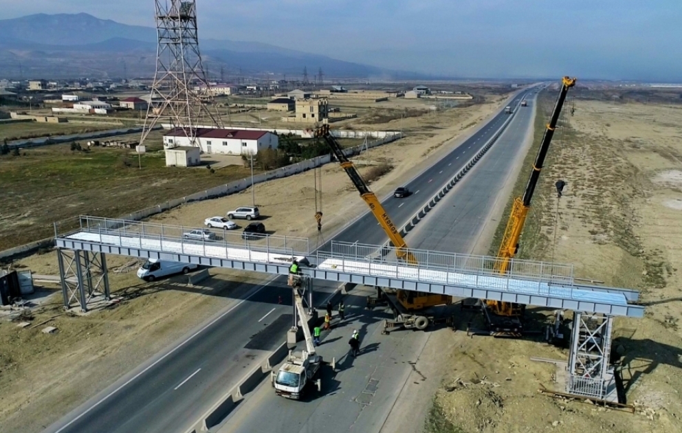 Bakı-Quba yolunda yeni yerüstü piyada keçidi tikilir