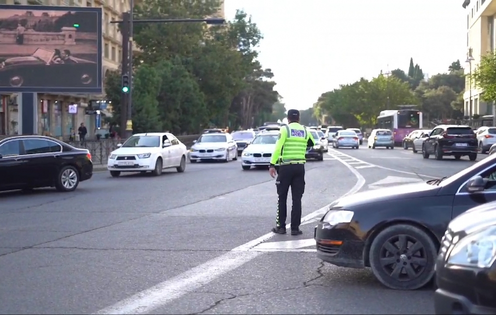 Yol Polisi İdarəsi: Azarkeşlərdən şəxsi avtomobildən istifadə etməmək tövsiyə olunur
