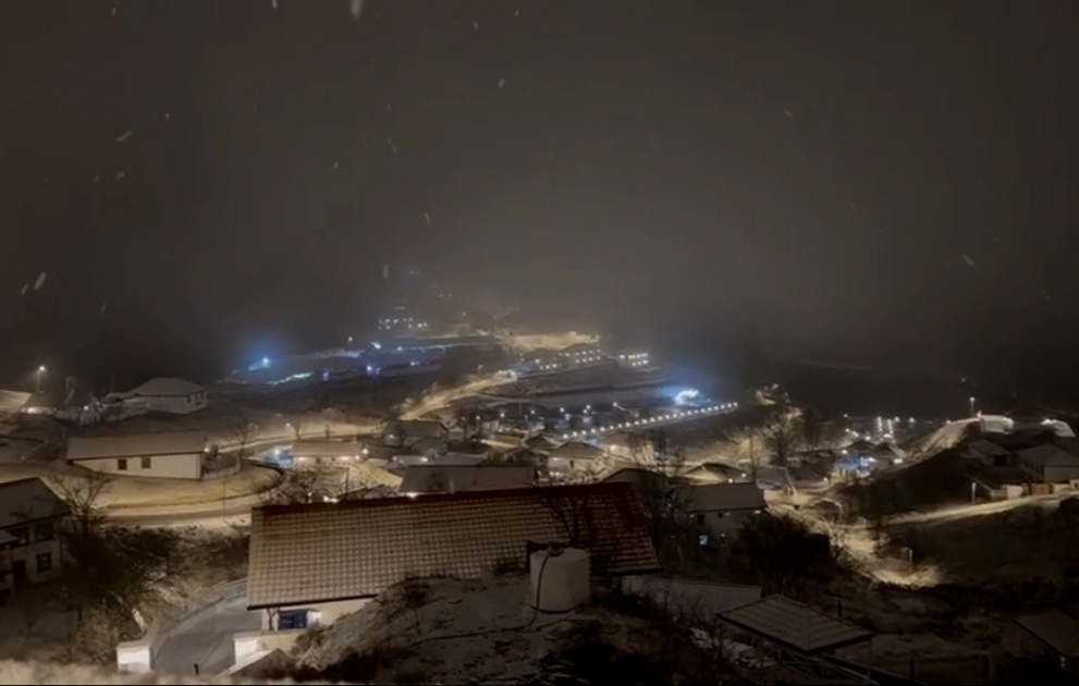 Laçına qar yağır