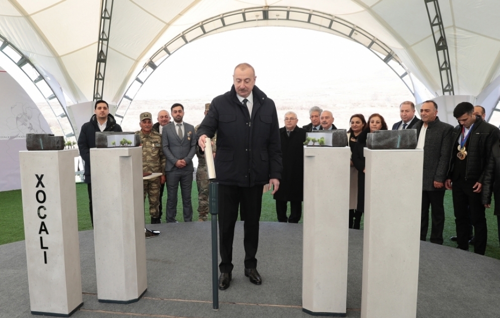 Prezident İlham Əliyev Xocalıda soyqırımı memorialının təməlini qoyub və rayon ictimaiyyətinin nümayəndələri ilə görüşüb