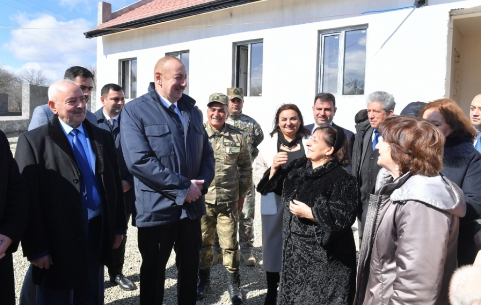 Prezident İlham Əliyev Xocalı sakinləri ilə söhbət etdi