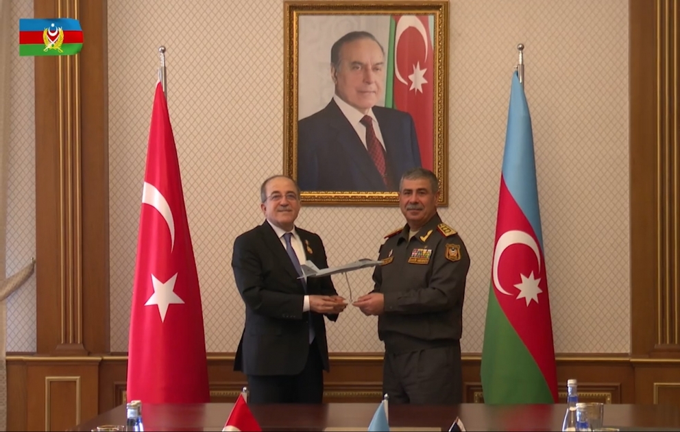 Azərbaycanın müdafiə naziri Türkiyənin milli müdafiə nazirinin müavini ilə görüşüb
