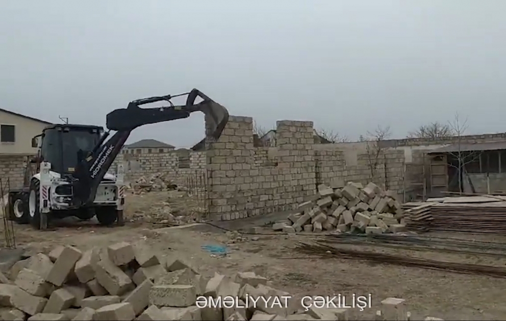 Buzovnada qanunsuz tikililər söküldü