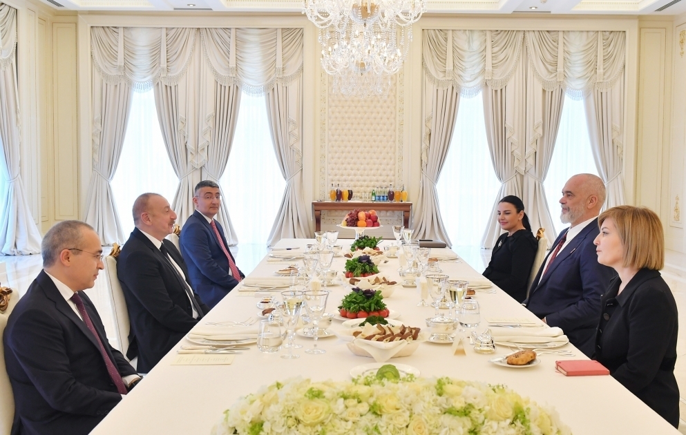 Prezident İlham Əliyevin Albaniyanın Baş naziri ilə geniş tərkibdə görüşü olub