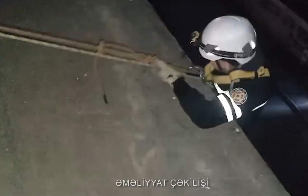 FHN qapı arxasında köməksiz qalan azyaşlını belə xilas etdi