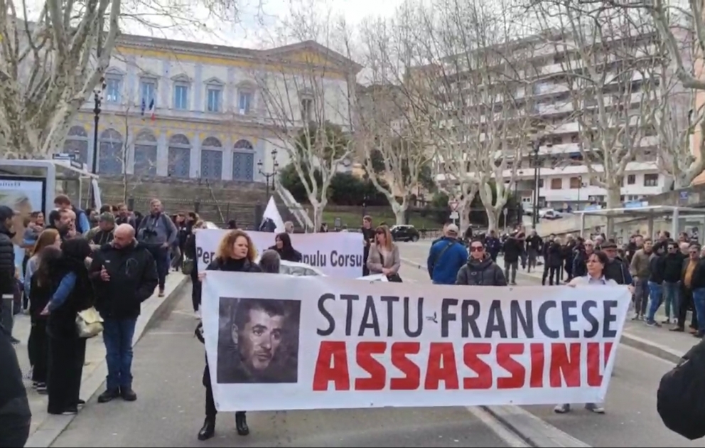 Korsikalılar həbs olunmuş fəalların azadlığını tələb edirlər