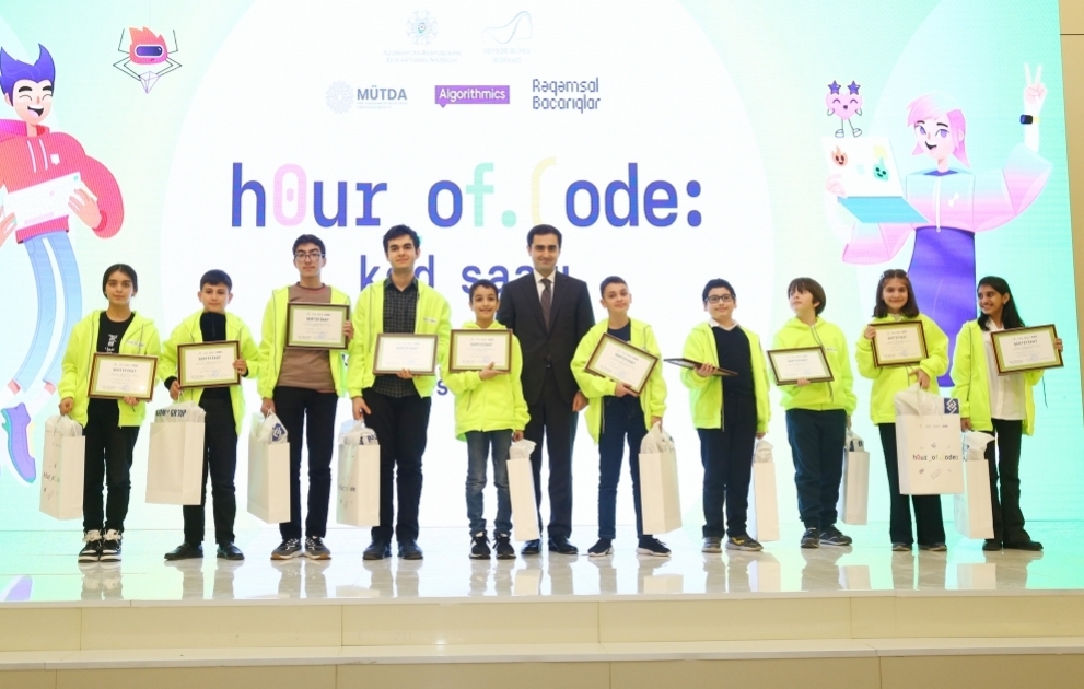 “Kod saatı: rəqəmsal gələcəyə addım 2023” müsabiqəsinin qalibləri mükafatlandırılıblar
