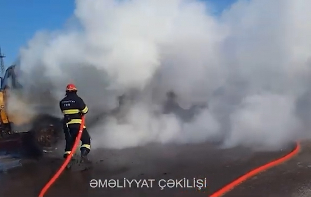 Sumqayıtda yük avtomobili yanıb