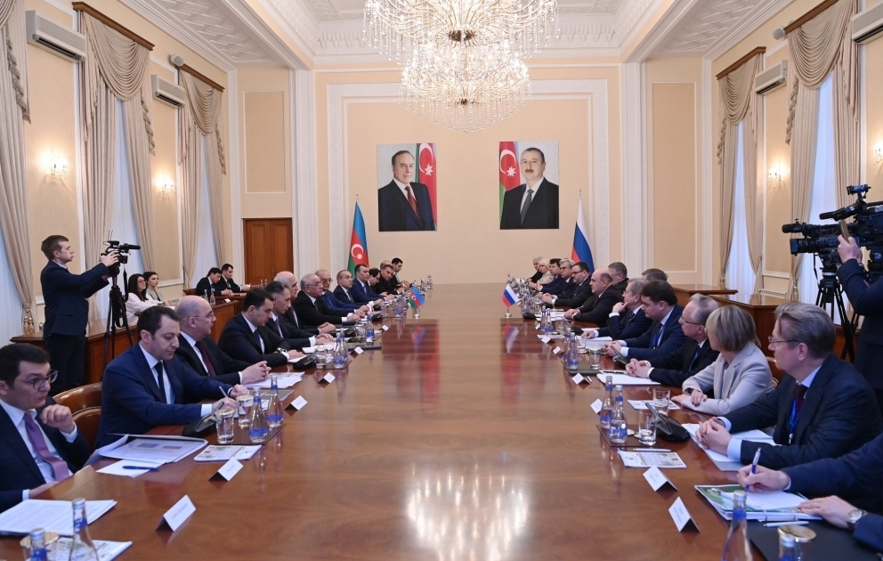 Premierminister Ali Asadov trifft seinen russischen Amtskollegen