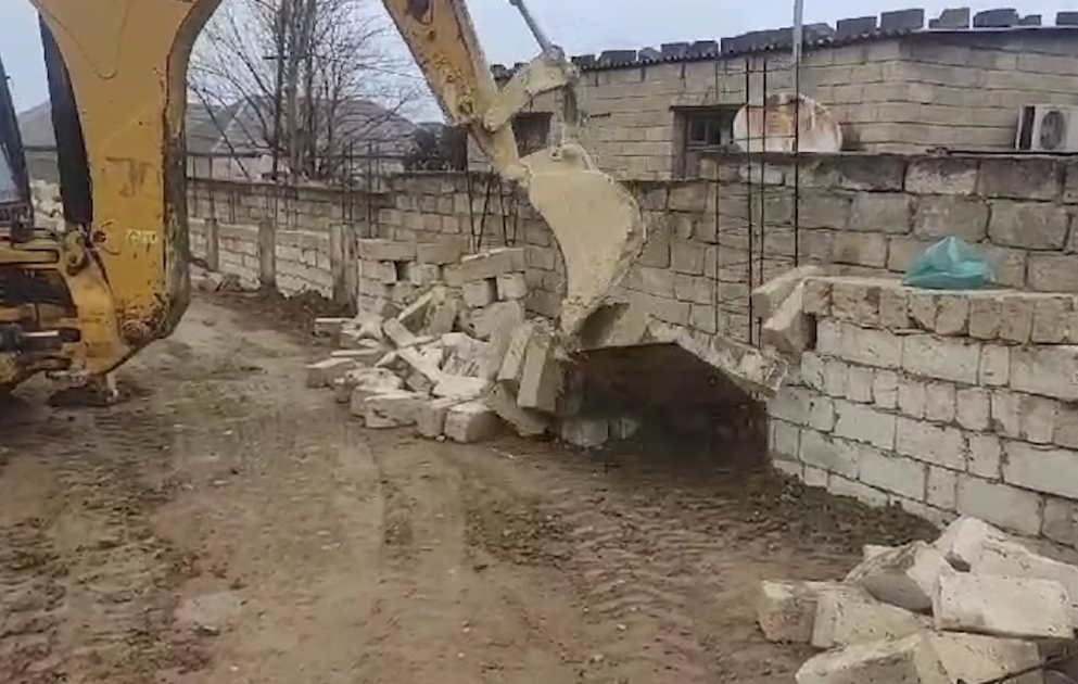 Fövqəladə Hallar Nazirliyi tərəfindən qanunsuz tikililər sökülüb