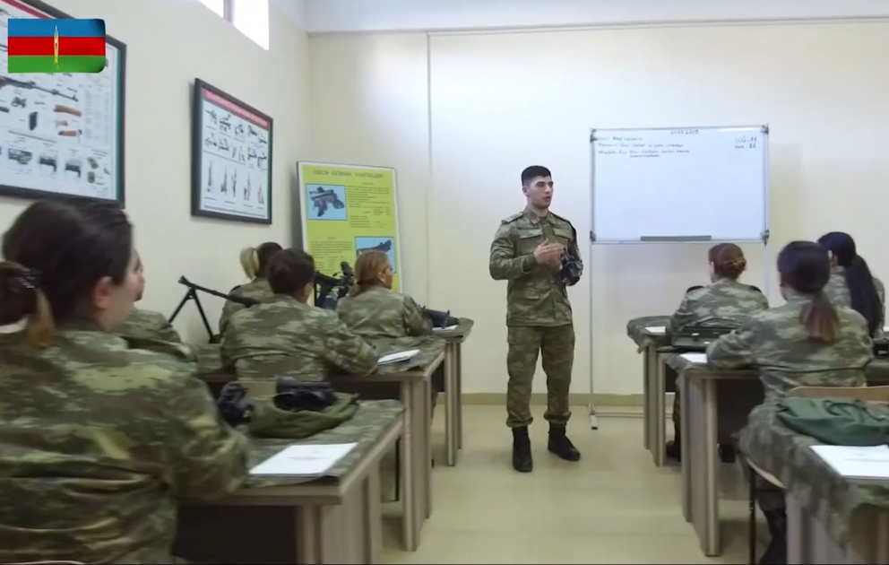 Müdafiə Nazirliyi 8 Mart - Beynəlxalq Qadınlar Günü ilə bağlı video paylaşıb