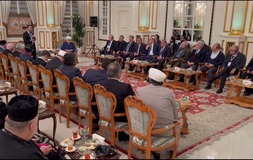 QMİ sədri islamofobiya ilə mübarizəyə dair beynəlxalq konfransın iştirakçıları ilə görüşüb