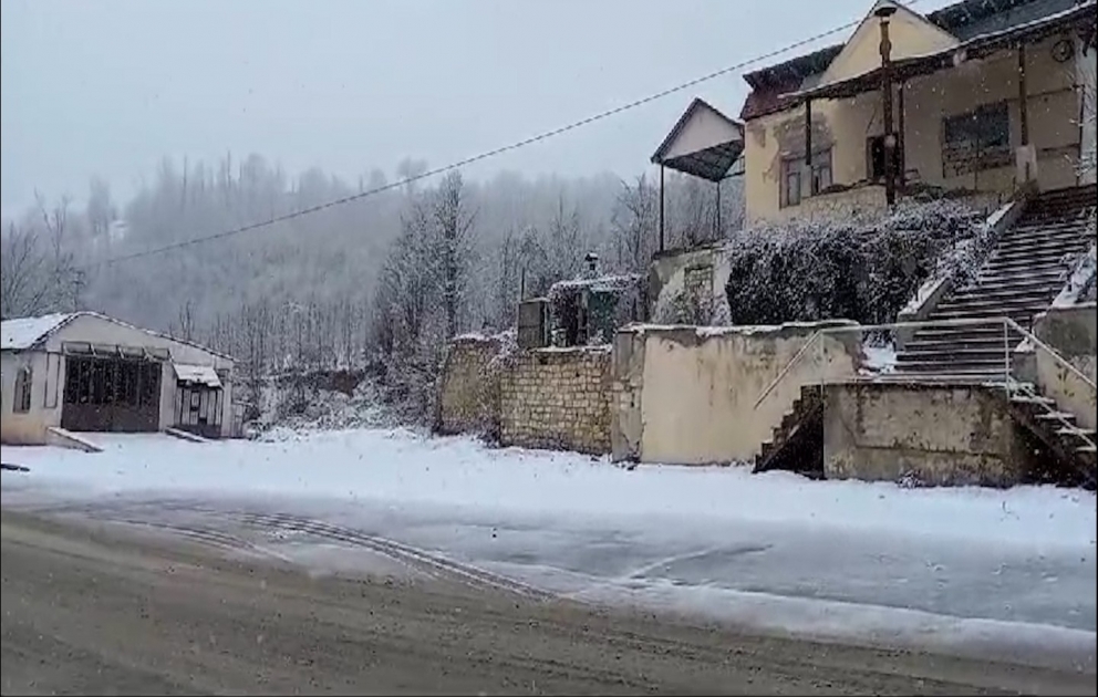 Şuşaya qar yağır