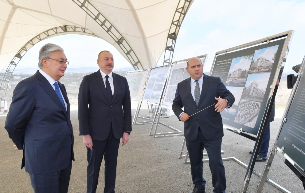 Les présidents azerbaïdjanais et kazakh prennent connaissance du plan général de la ville de Fuzouli