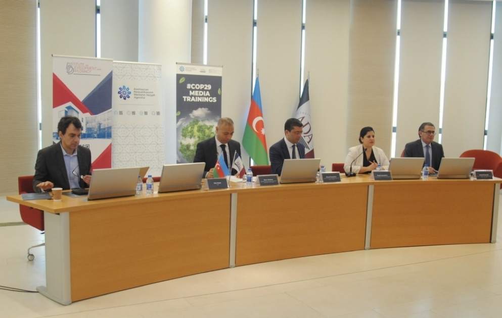 COP29-un işıqlandırılmasında iştirak edəcək jurnalistlər üçün ilk təlim keçirilib