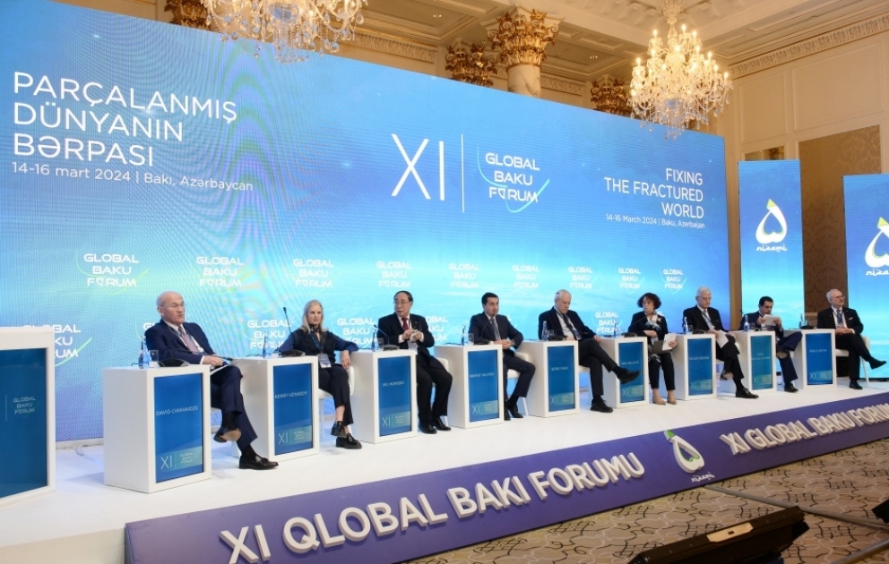 XI Глобальный Бакинский форум продолжает работу панельными заседаниями
