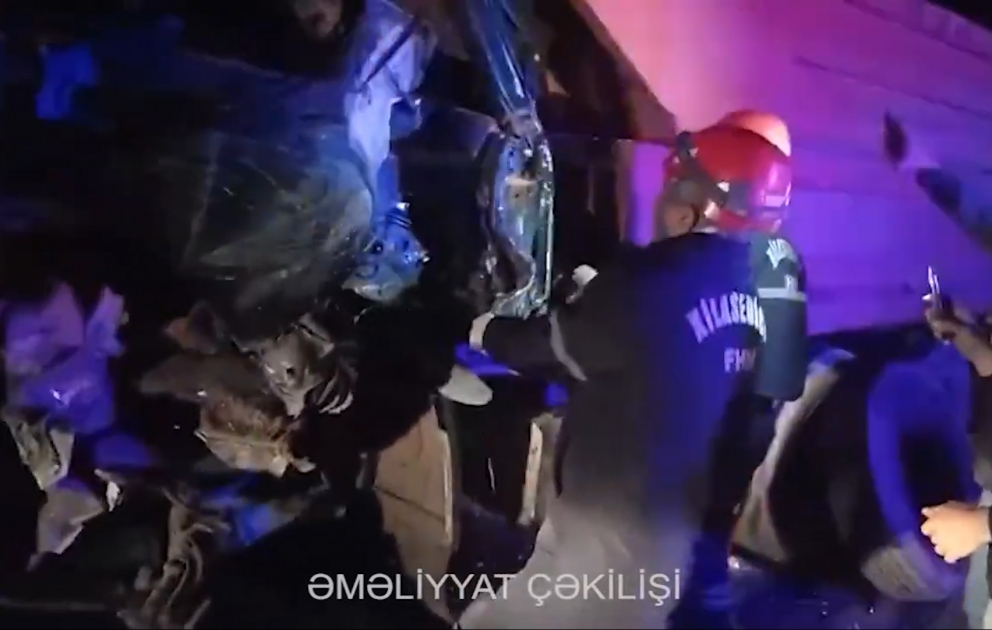 Avtomobildə sıxılı vəziyyətdə qalan sürücü belə xilas edildi