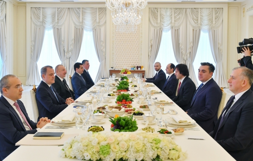 Prezident İlham Əliyevin Baş nazir İrakli Kobaxidze ilə geniş tərkibdə görüşü keçirilib