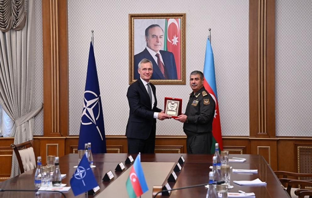 Azərbaycanın müdafiə naziri NATO-nun Baş katibi ilə görüşüb