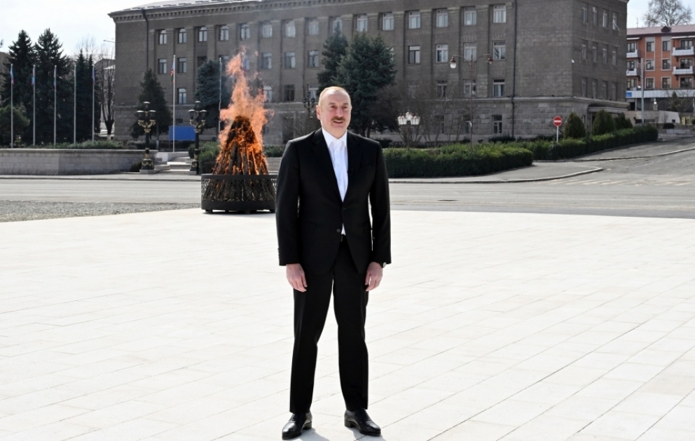 Le président Ilham Aliyev : La place centrale de Khankendi a été nommée Place de la Victoire