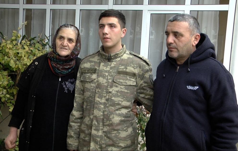 Əlverişsiz hava şəraitində azan hərbiçimiz ailəsi ilə bir arada