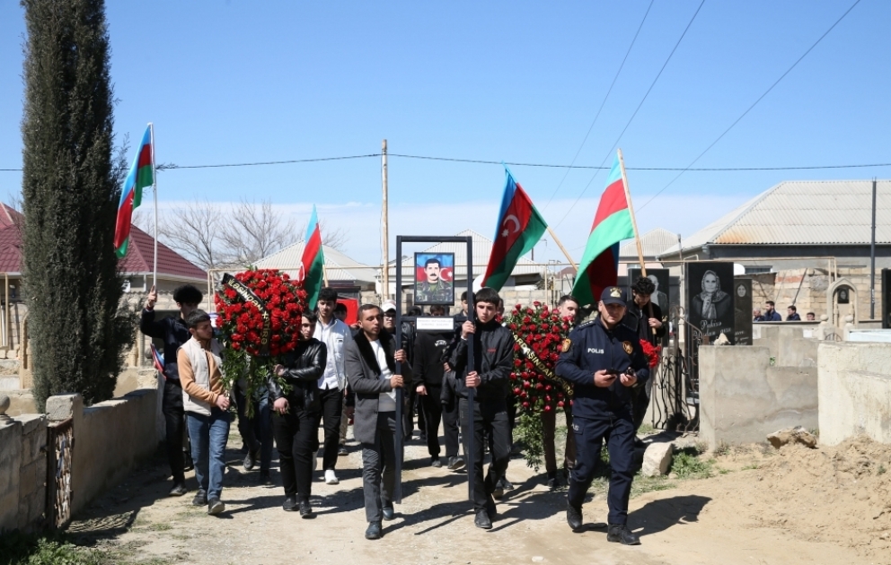 AZƏRTAC XƏBƏR VERİR: Xocalı soyqırımı zamanı itkin düşən Akif Mahmudov torpağa tapşırılıb