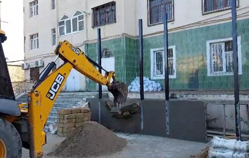 Sumqayıtda qanunsuz tikili sökülüb
