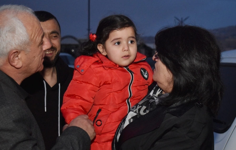 Große Rückkehr: 21 weitere Flüchtlingsfamilien aus Latschin kehren in ihre Heimatstadt zurück