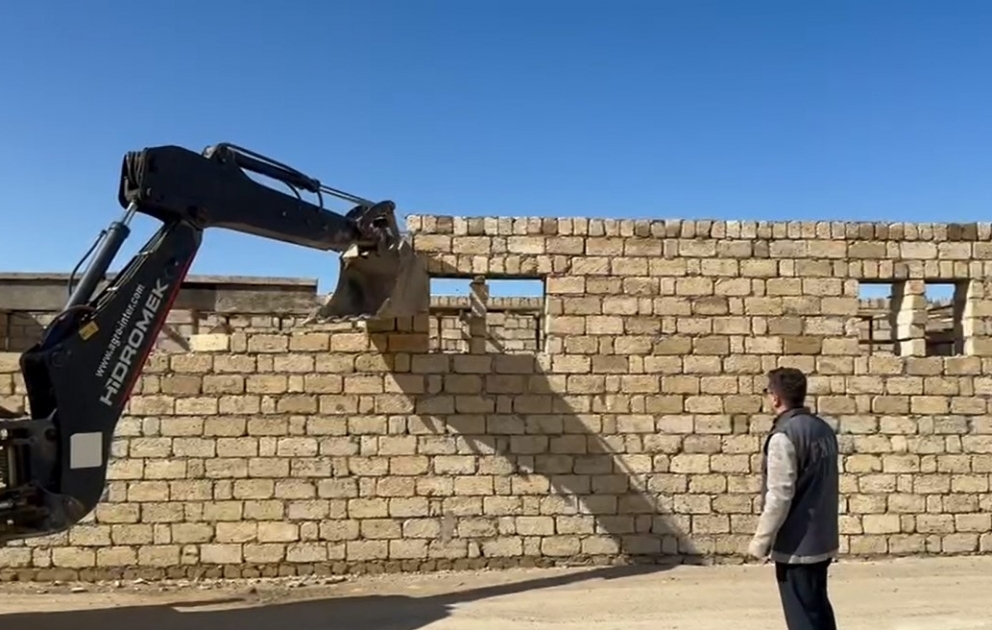 Fövqəladə Hallar Nazirliyi tərəfindən qanunsuz tikililər sökülüb