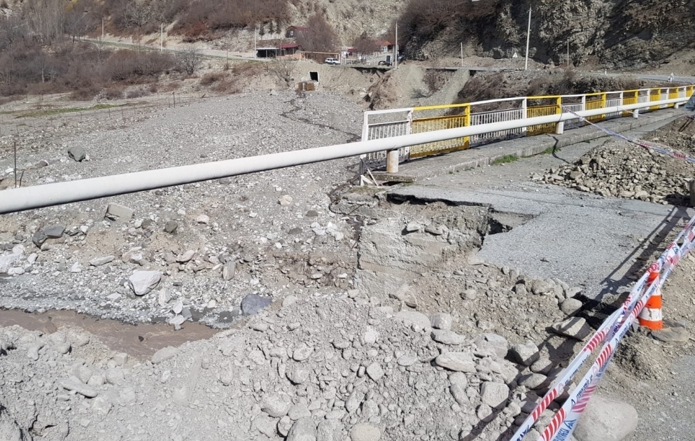 İsmayıllıda yol çöküb,gediş gəliş çətinləşib