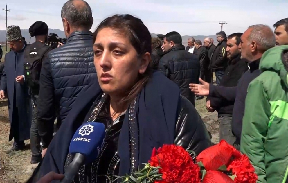Xocalıda dəfn edilmiş İsmayıl İsmayılovun qızı: 32 ildən sonra gözümüz yollardan yığıldı