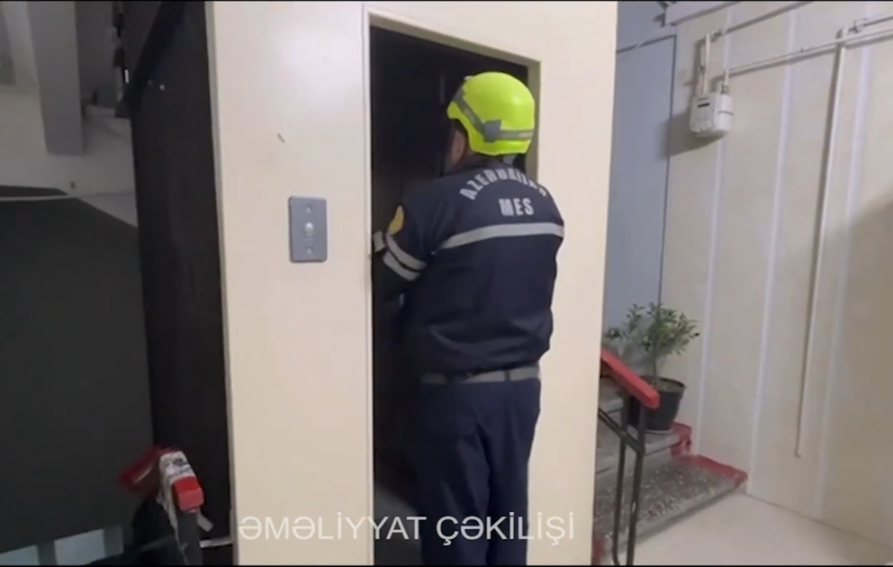 Bakıda liftdə köməksiz vəziyyətdə qalan vətəndaş xilas edilib