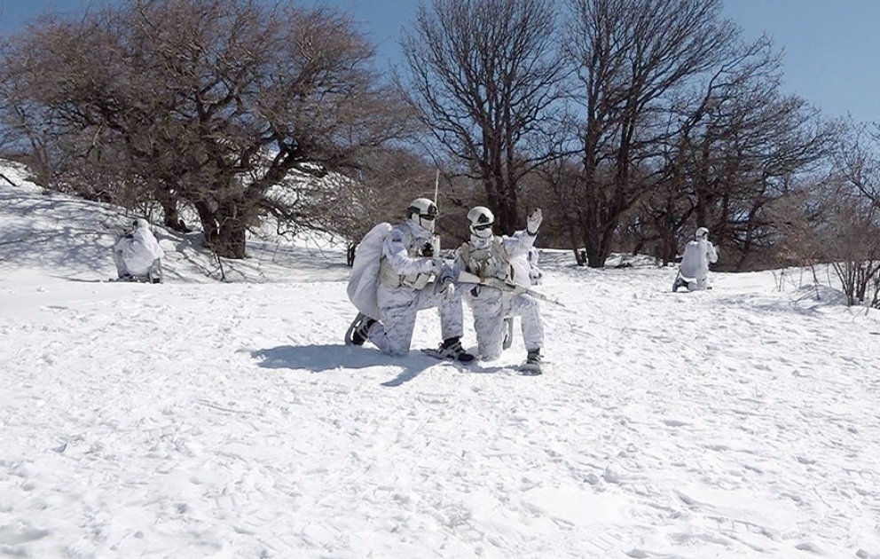 Combined Arms Army holds tactical-special exercise on "Conducting combat operations in severe cold"