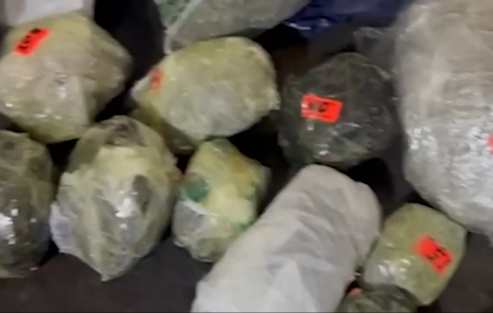 Bakıda saxlanılan narkokuryerlərdən 2 kiloqram narkotik vasitə aşkarlanıb