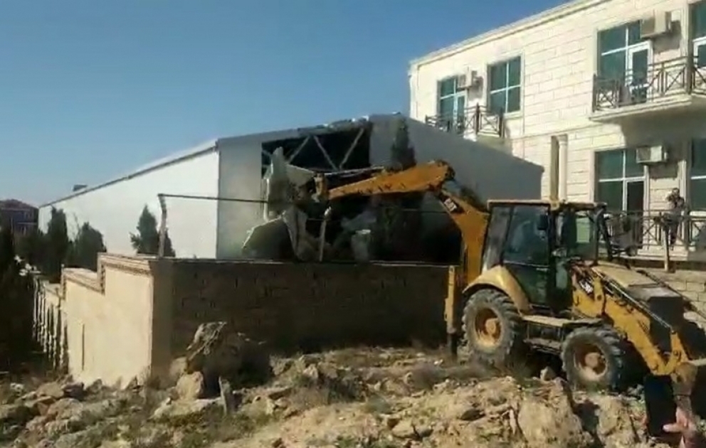 Səbail rayonunda qanunsuz tikili sökülüb