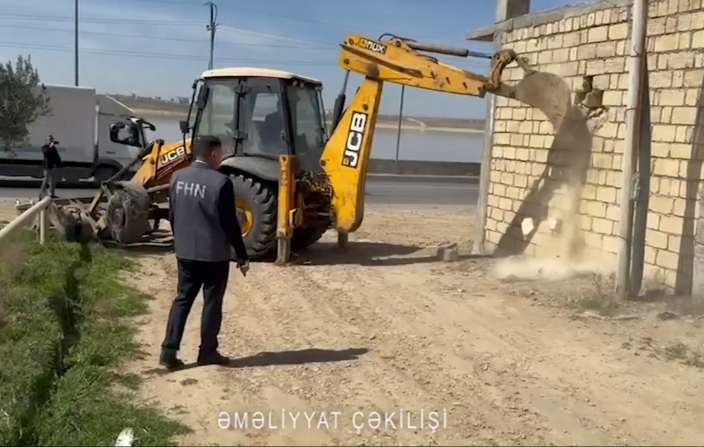 Fövqəladə Hallar Nazirliyi tərəfindən qanunsuz tikililər sökülüb