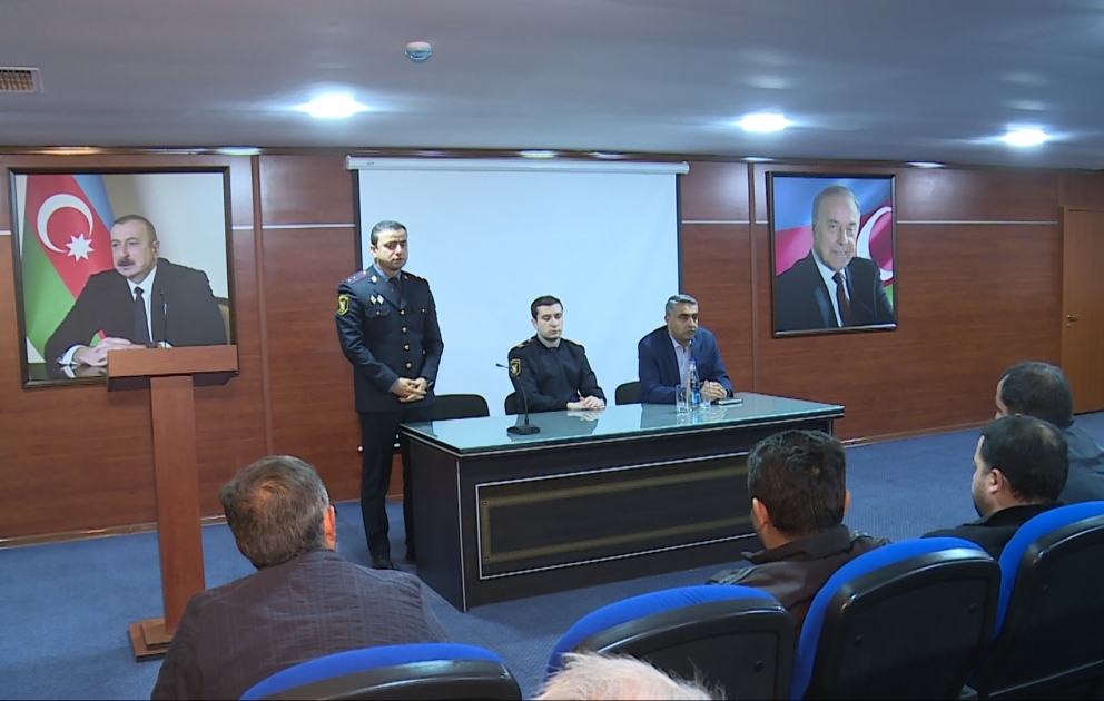Baş Dövlət Yol Polisi İdarəsi avtovağzallarda daşıyıcılar və sərnişinlərlə görüş keçirib