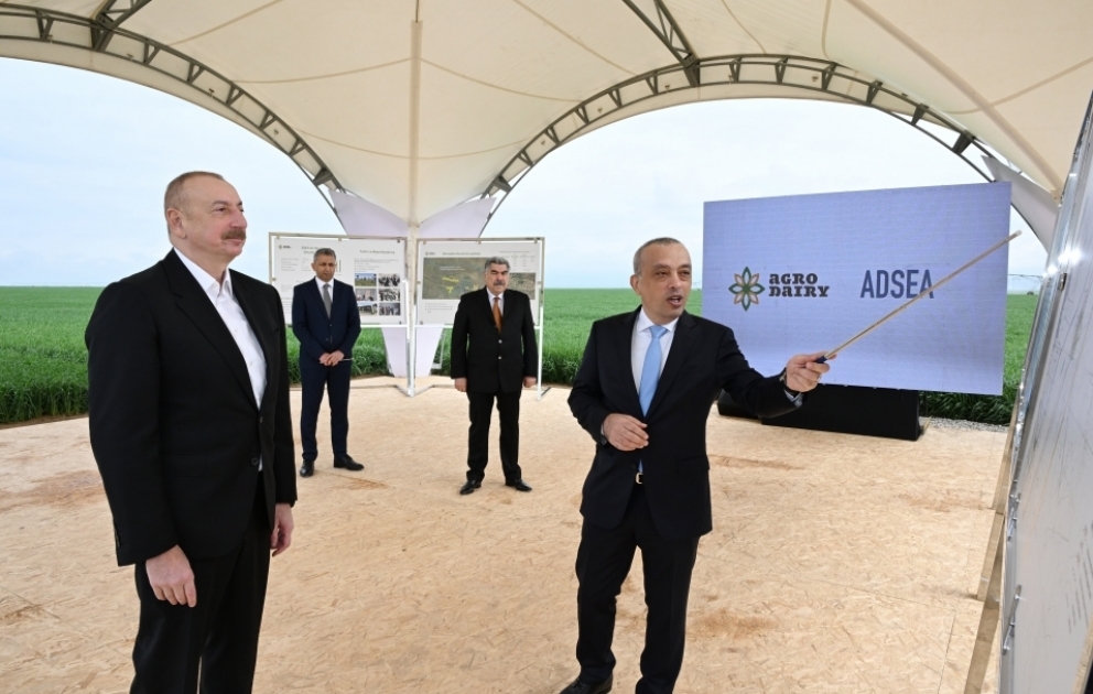 Le président Aliyev inspecte un complexe d’installations d’irrigation appartenant à la SARL Agro Dairy à Hadjygaboul