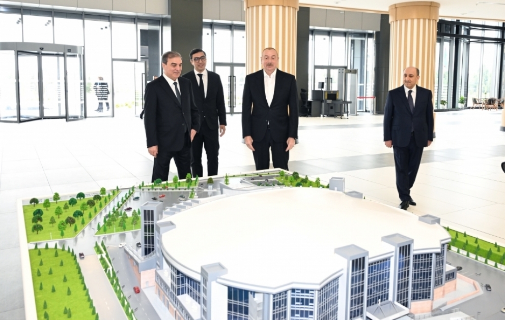 Präsident Ilham Aliyev weiht Ganja Sportpalast ein