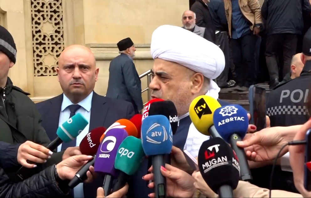Allahşükür Paşazadə: Bayram namazı bütöv Azərbaycanda qılınır