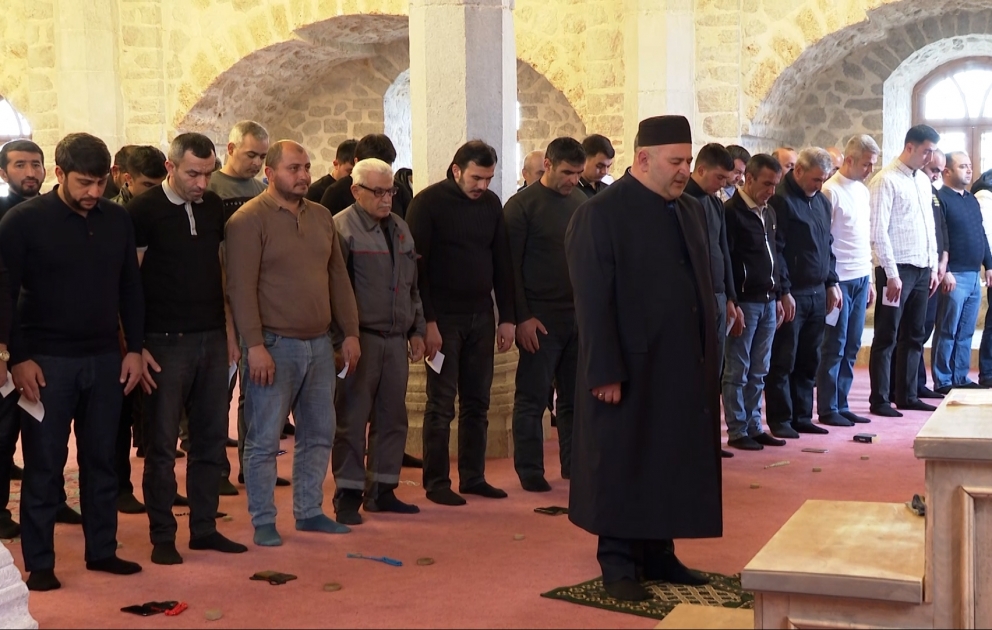 Şuşada bayram namazı qılınıb