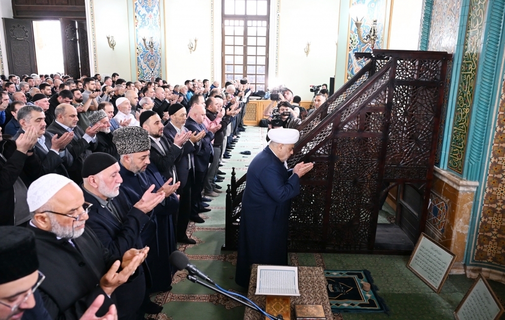 “Təzəpir” məscidində bayram namazı qılınıb