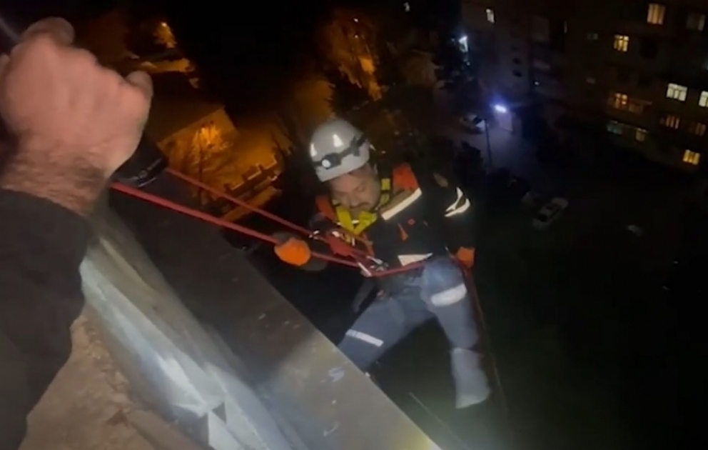 Bakıda bağlı qapı arxasında köməksiz qalan uşaqlar xilas edilib