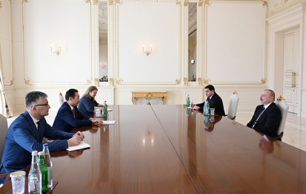 Präsident Ilham Aliyev empfängt den Generalsekretär der Konferenz für Interaktion und Vertrauensbildung in Asien