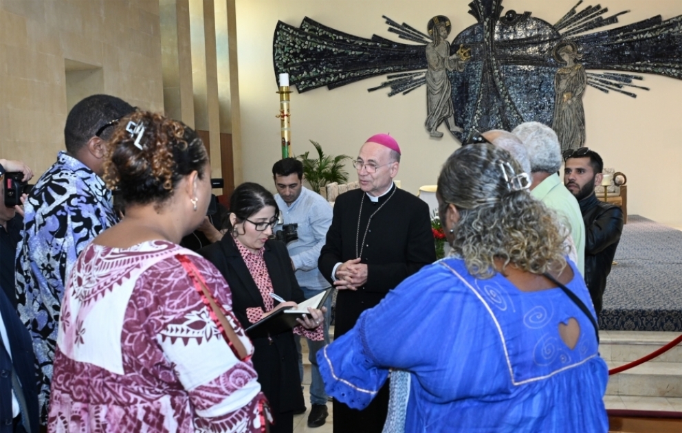La présidente de la commission du Congrès de Nouvelle-Calédonie visite l’Église catholique Sainte-Marie de Bakou