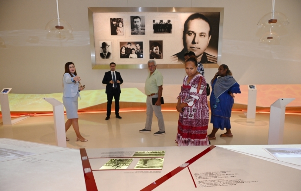 Une délégation du Congrès de Nouvelle-Calédonie visite le Centre Heydar Aliyev