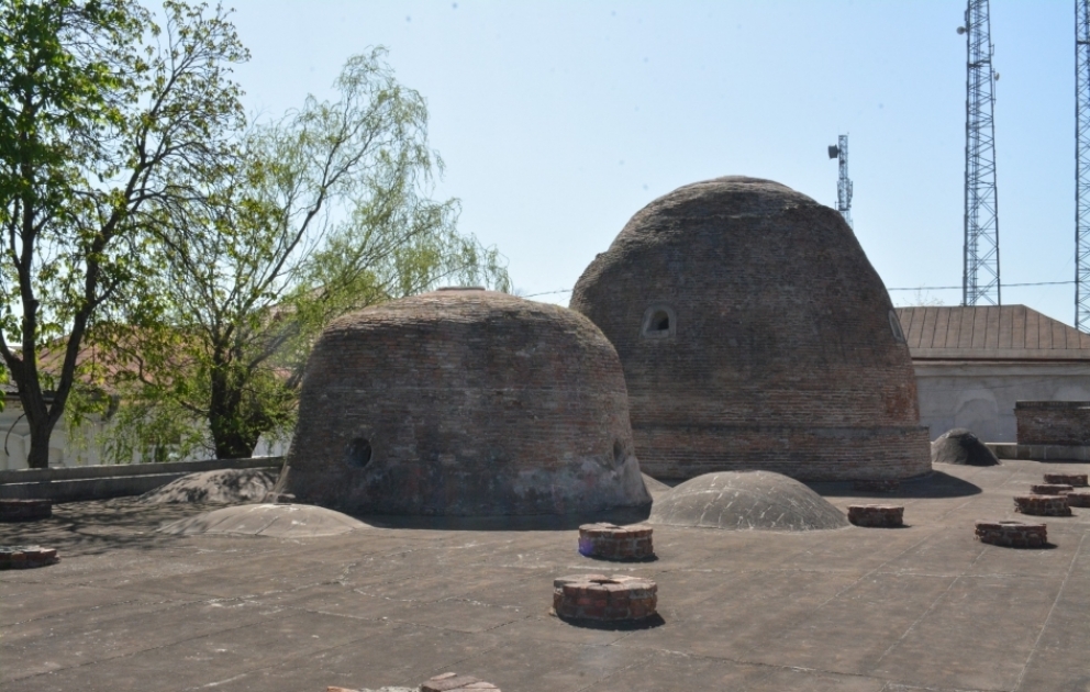 Qubadakı “Günbəzli hamam” turistlərin ən çox diqqətini çəkən tarixi abidələrdəndir