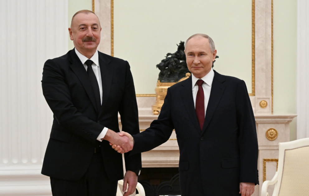 Präsident Ilham Aliyev und Präsident Wladimir Putin treffen sich unter vier Augen in Moskau