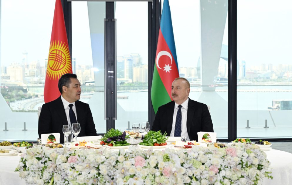 Präsident Ilham Aliyev gibt Bankett zu Ehren von Präsident Sadyr Dschaparow