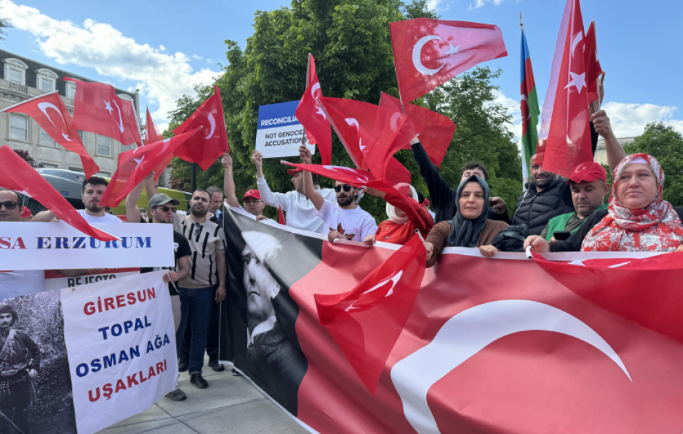 Vaşinqtonda “erməni soyqırımı” yalanlarına qarşı dinc aksiya keçirilib